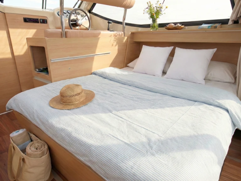 Yacht hire Cahors cheap Nicols Sedan Primo