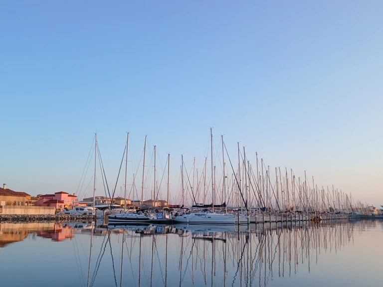 Yacht charter Gruissan - Jeanneau Fantasia 27 on SamBoat