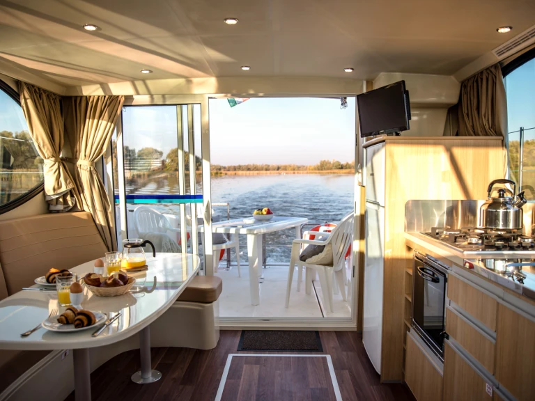 Hire Motorboat with or without skipper Nicols Yacht Tokaj