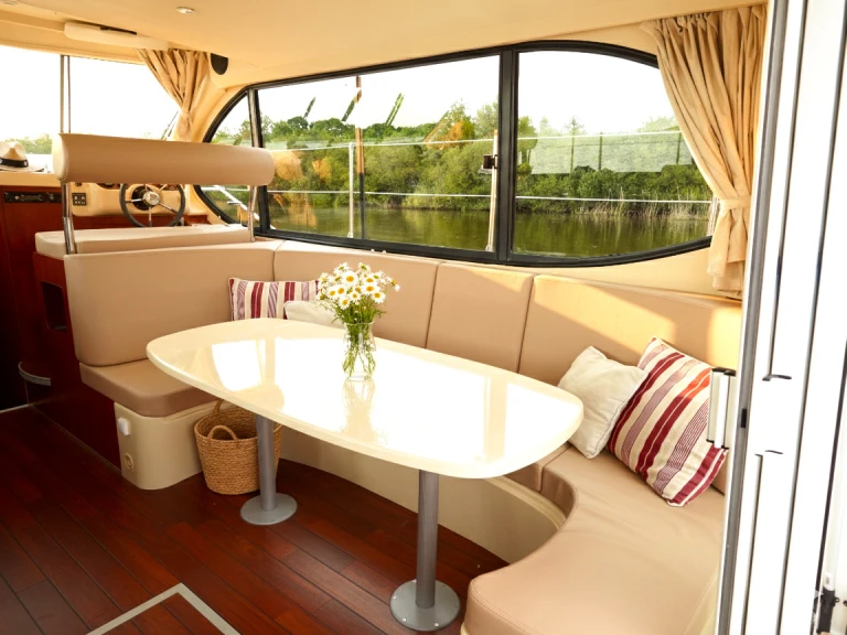 Nicols Yacht Nicols Estivale Octo charter bareboat or skippered in  Cahors