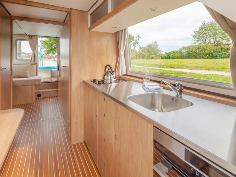 Yacht hire Dompierre-sur-Besbre cheap Pénichette 950E