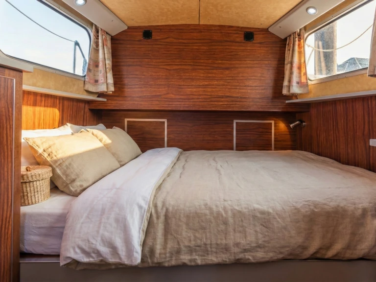 Hire Canal boat Pénichette with a boat licence