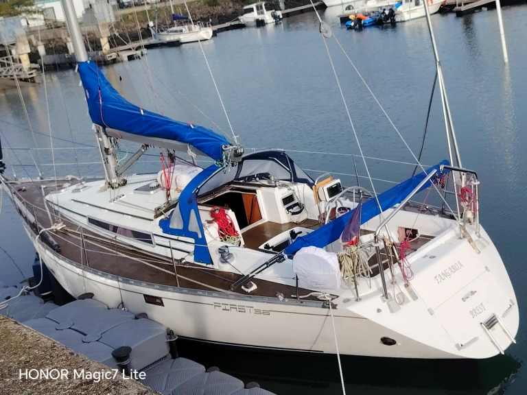 Charter a Bénéteau First 38 S in Brest on Samboat