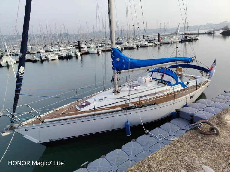 Sailboat to hire Brest at the best price