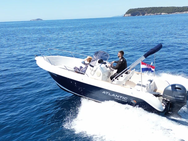 Charter a Atlantic 555 open in Dubrovnik on Samboat