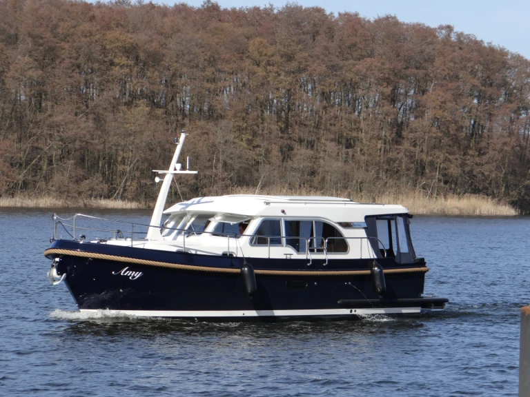 Yacht charter Mirow -  Linssen Grand Sturdy 30.0 Sedan Intero on SamBoat