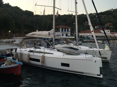 Hire a Bénéteau Oceanis 46.1 Lefkáda