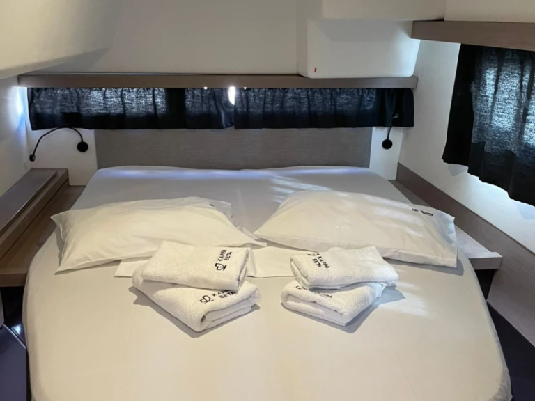 Catamaran to hire Lefkáda at the best price