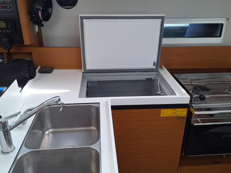 Sailboat hire in Lefkáda - Jeanneau Sun Odyssey 410