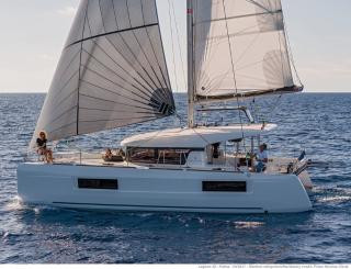 Catamaran to hire Marina (City) at the best price