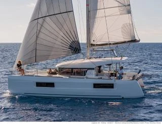 Catamaran to hire Marina (City) at the best price