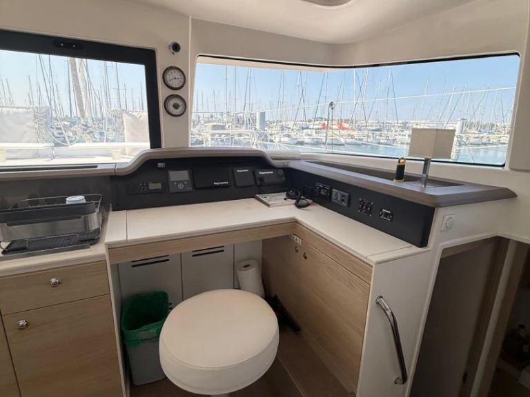 Charter a Bali Bali 4.1 in Sète on Samboat