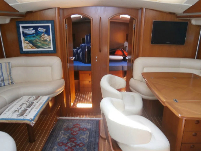 Hire Sailboat Jeanneau with a boat licence