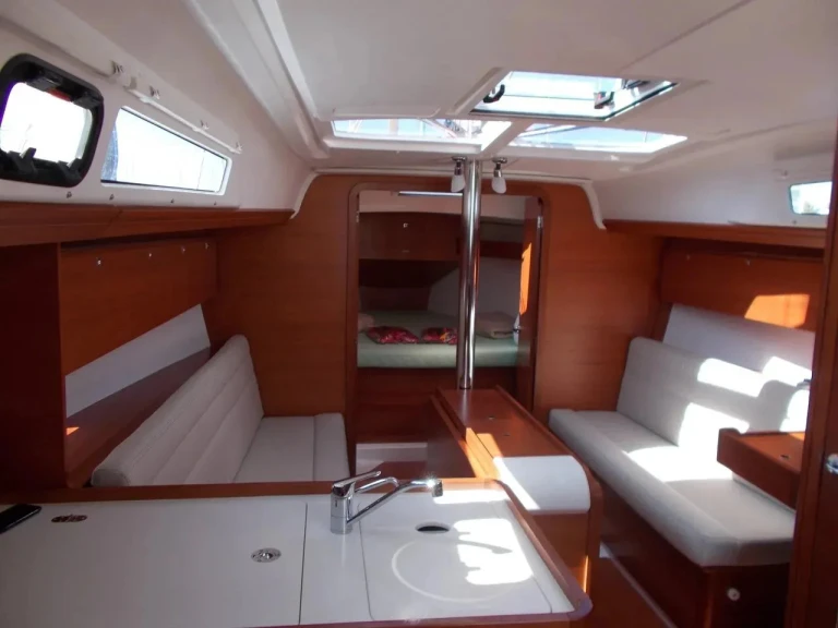 Sailboat hire in Marsala - Dufour Dufour 350