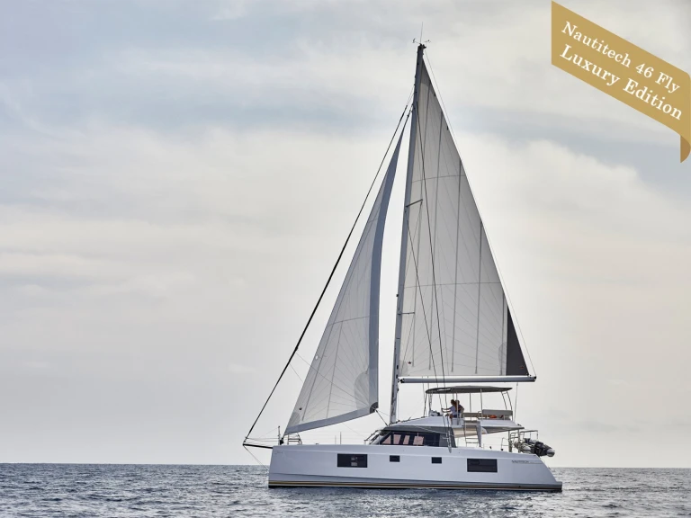 Catamaran to hire Alimos at the best price