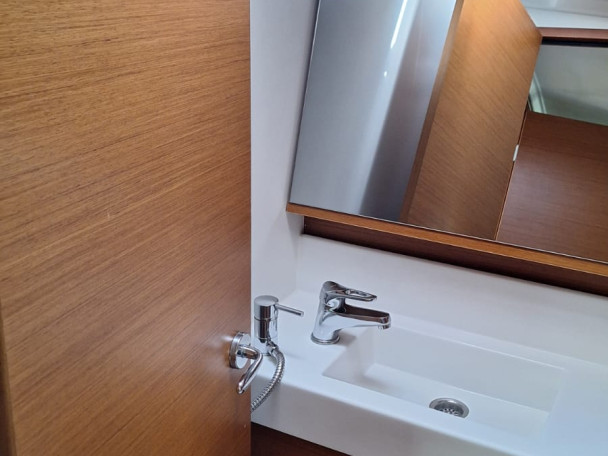 Sailboat to hire Lefkáda at the best price