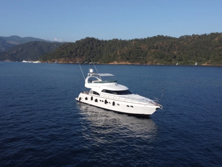 Hire Luxury Yacht Tuzla Yapimi with a boat licence