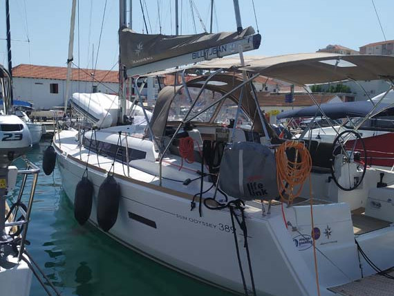 Sailboat to hire Gouvia at the best price