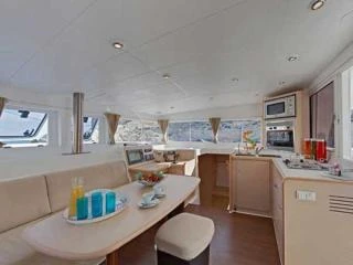 Catamaran to hire Marina (City) at the best price