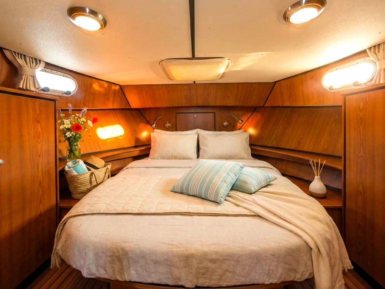 Linssen Linssen 34.9 GS charter bareboat or skippered in  Lutzelbourg