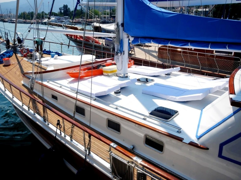 Hire Sailboat Gulet with a boat licence