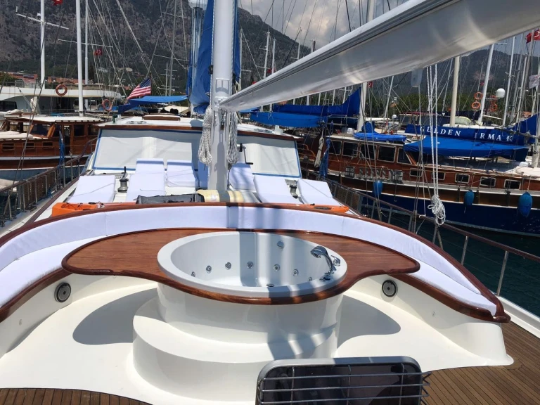 Sailboat to hire Marmaris at the best price