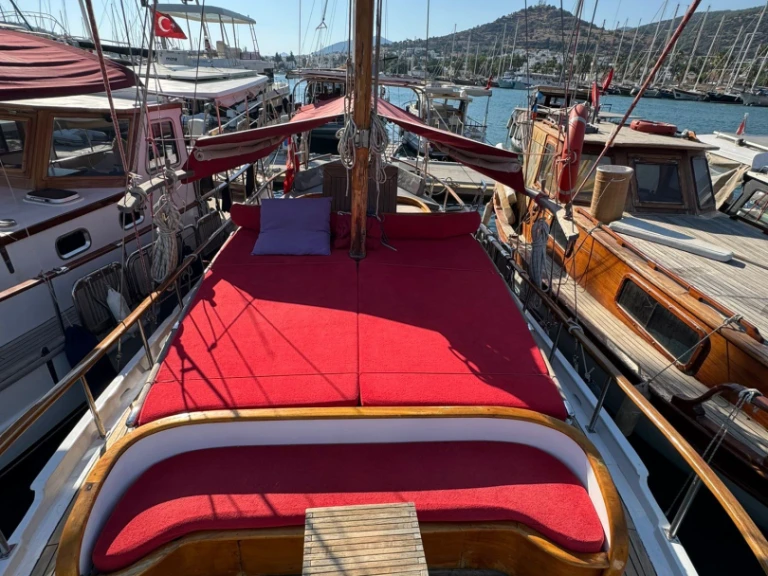 Hire Sailboat Tirhandil  with a boat licence