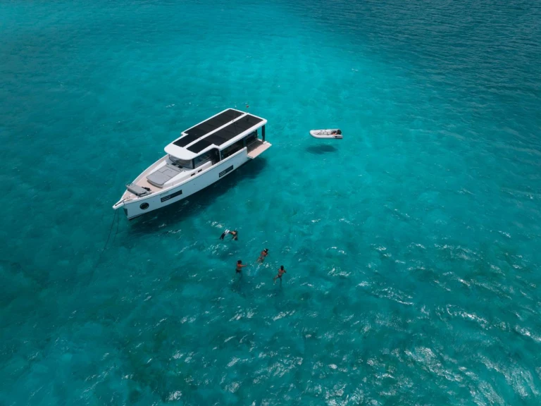 Hire a Jeanneau Sealoft 480 Golfe de Saint-Tropez