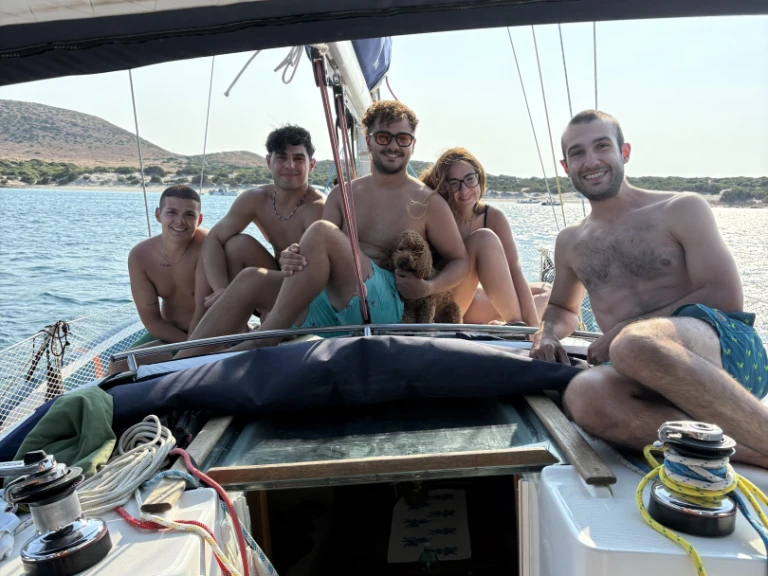 Hire Sailboat Jeanneau with a boat licence