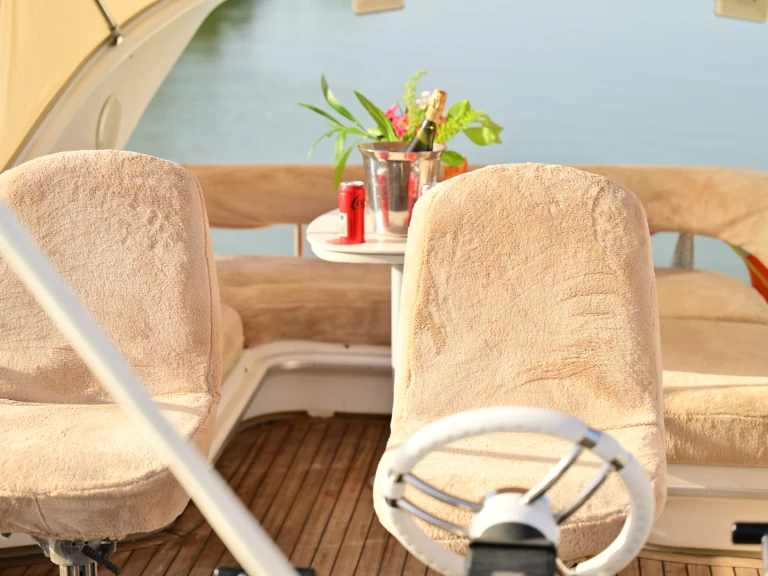 Motorboat hire in Antalya (City) - Sea Ray 400 Sedan Bridge