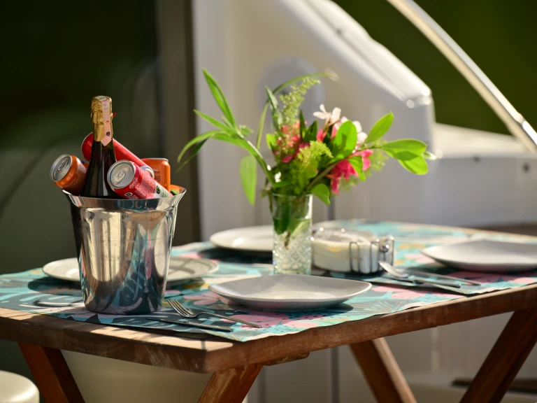 Charter a Sea Ray 400 Sedan Bridge in Antalya (City) on Samboat