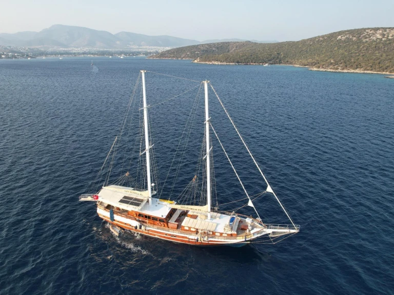 Hire Sailboat Gulet with a boat licence