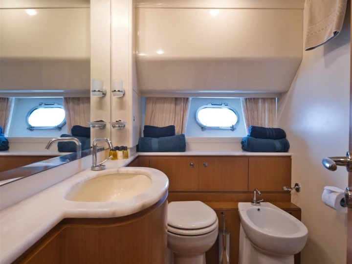 Yacht charter Sukošan - Ferretti Ferretti 681 on SamBoat