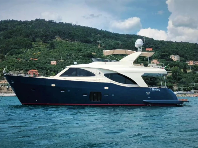 Hire Luxury Yacht Gianetti with a boat licence