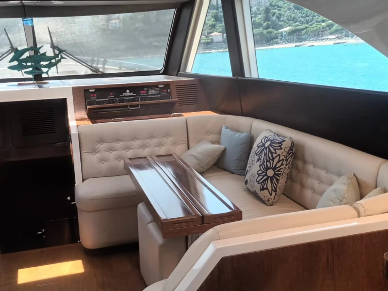 Hire a Gianetti Navetta La Spezia
