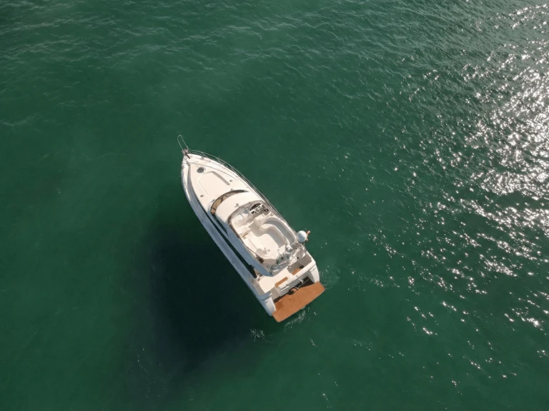 Luxury Yacht to hire Himarë at the best price