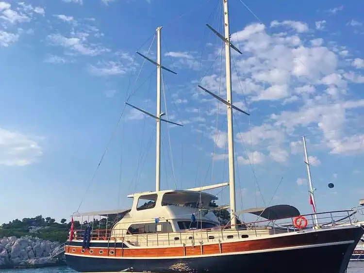 Hire Sailboat Custom with a boat licence