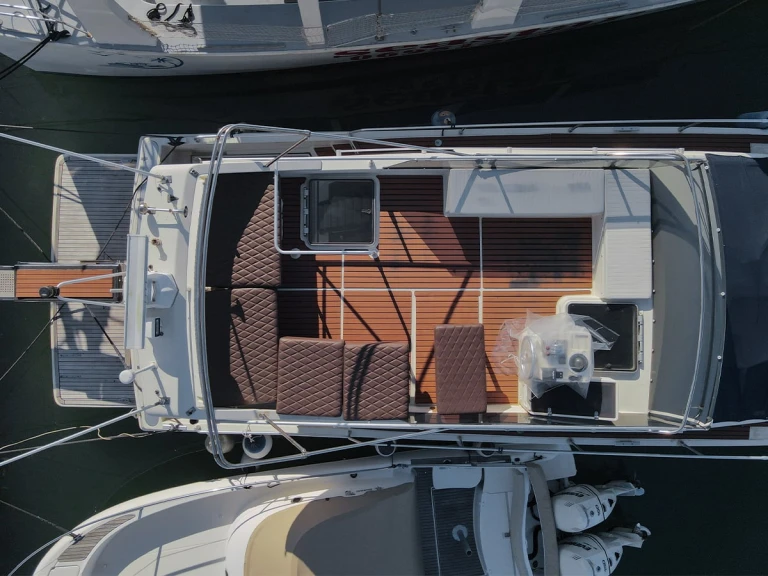 Hire Luxury Yacht Ferretti with a boat licence