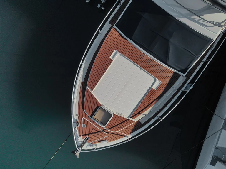 Luxury Yacht to hire Orikum at the best price