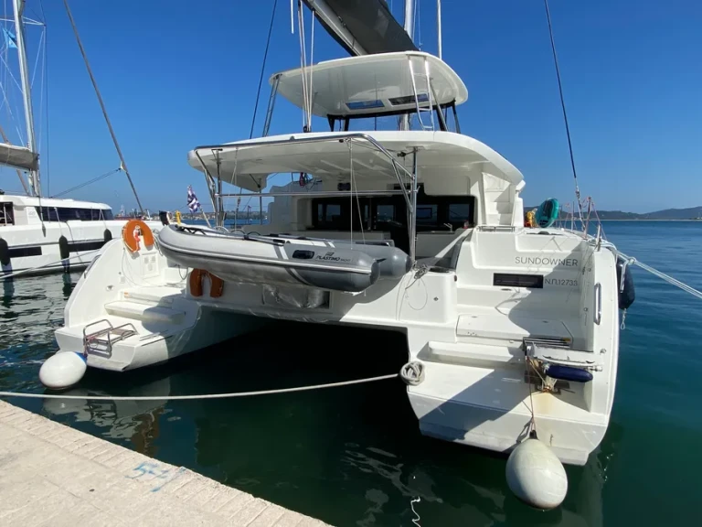 Hire Catamaran Lagoon with a boat licence