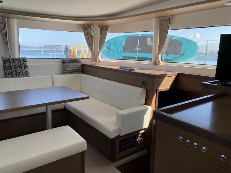 Catamaran to hire Préveza at the best price