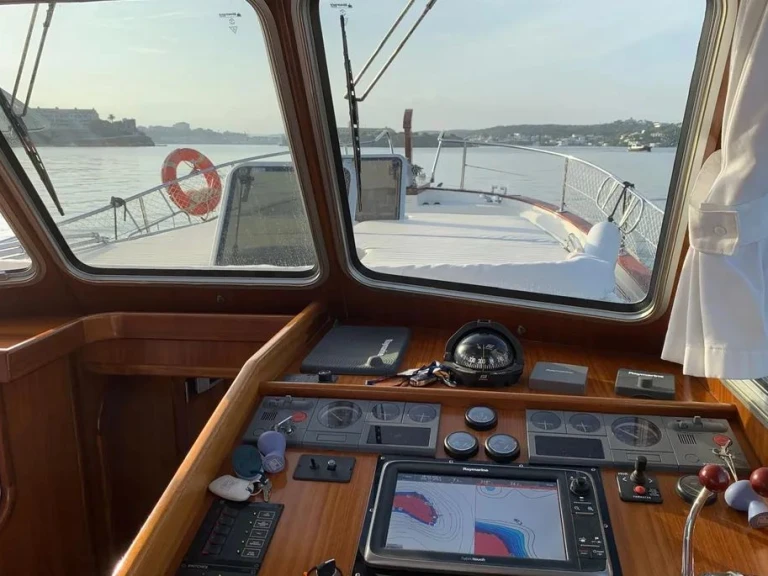 Yacht charter Mahón - Menorquin MY 120 on SamBoat