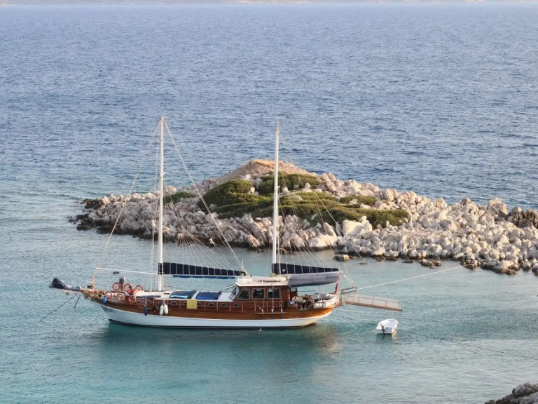 Hire Sailboat Custom with a boat licence