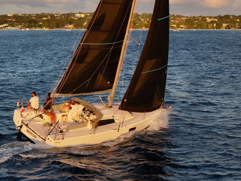 Sailboat to hire Marseille at the best price