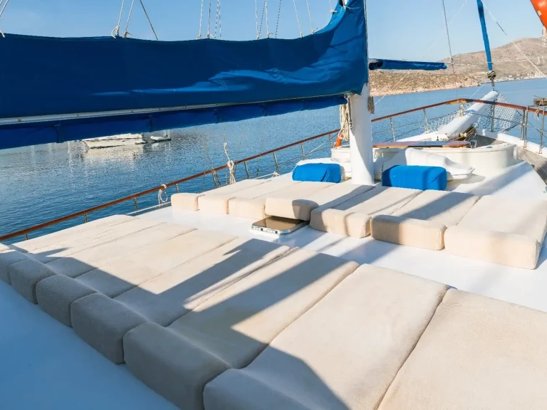 Hire Sailboat Custom with a boat licence