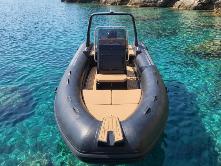 Charter a artboat RIB 500 in Portoferraio Port on Samboat