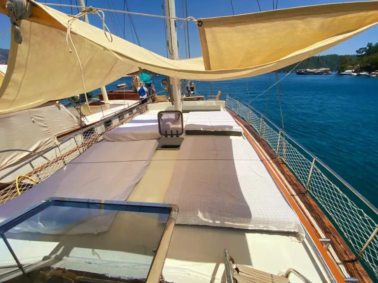 Sailboat to hire Göcek at the best price