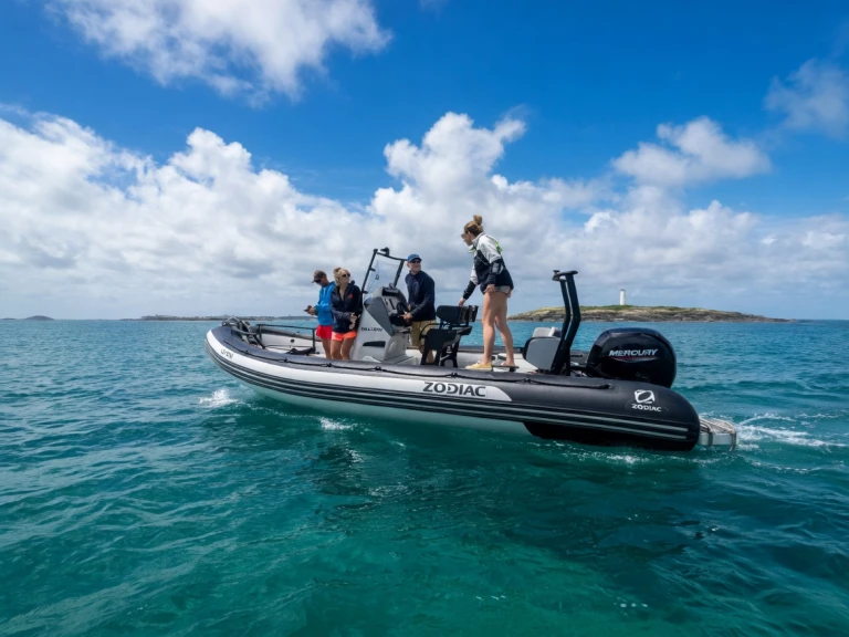 Hire RIB Zodiac with a boat licence