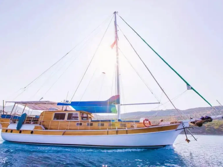 Sailboat to hire Kaş at the best price
