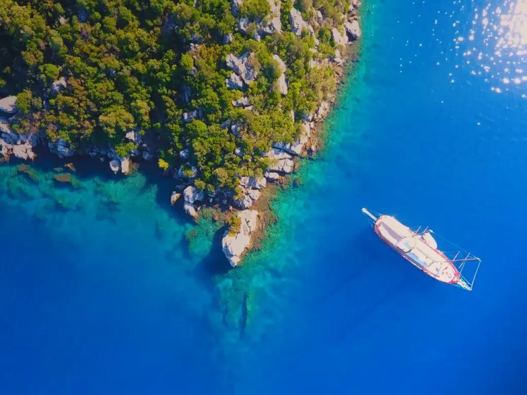 Hire Sailboat Custom with a boat licence